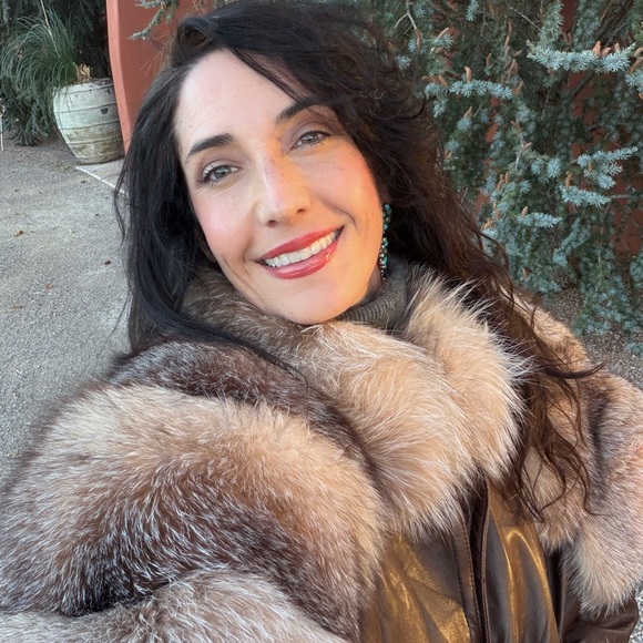 Vintage Luxurious Fur Collar Coat - Picture 3 of 11